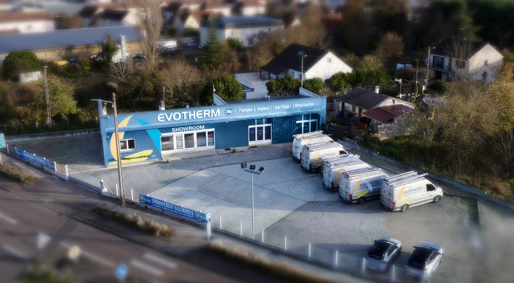 Evotherm agence de Sens avec camions vue de l'extérieur par drone